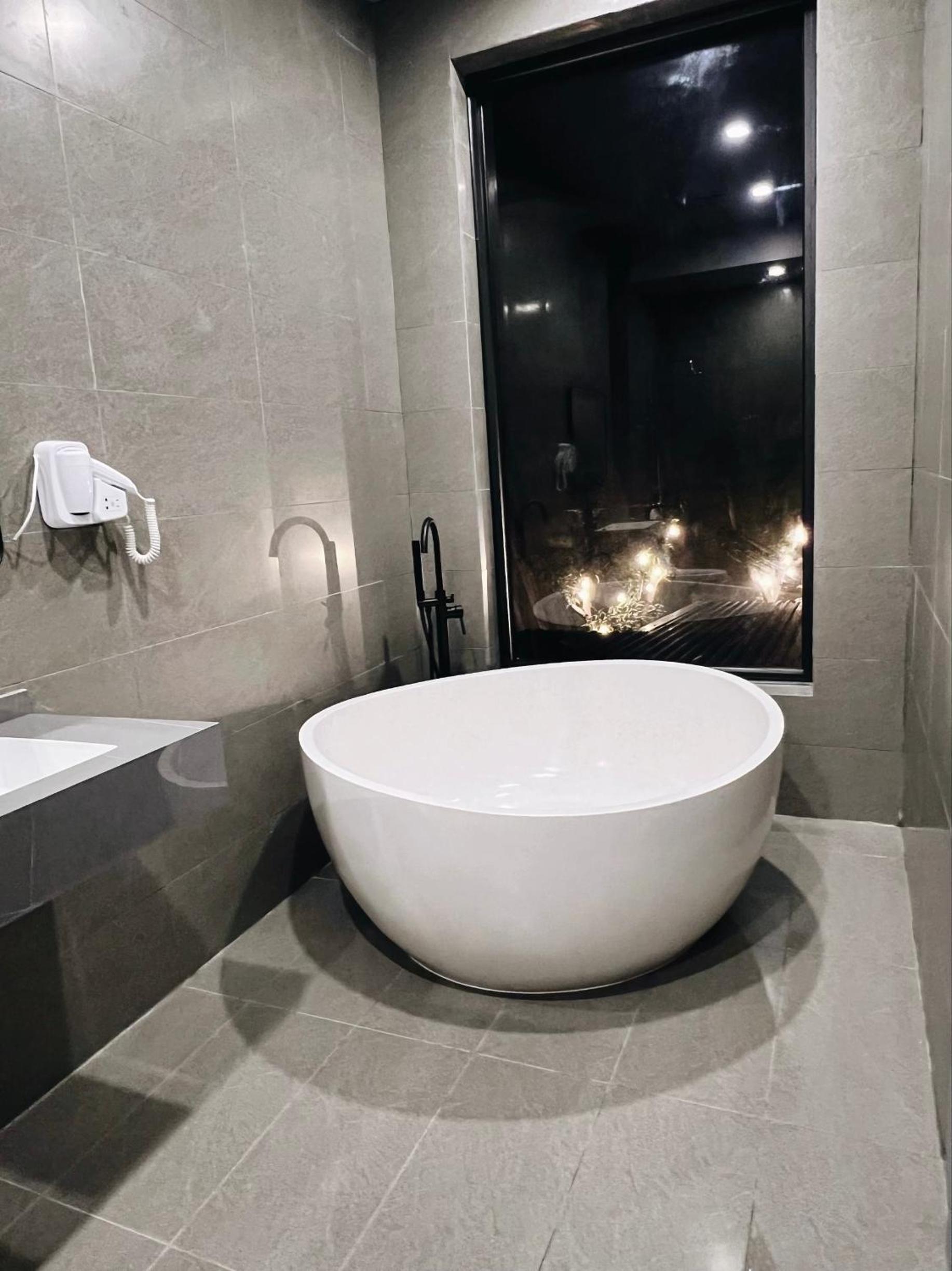 Myan Grand Waves Villa 6BR