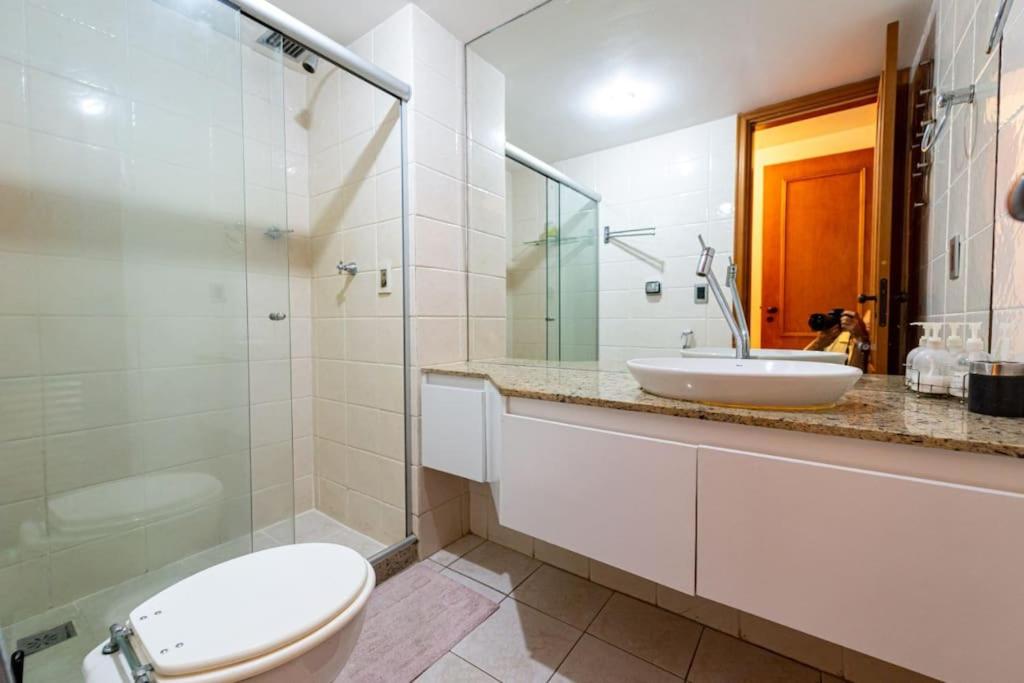 Elegant apt Ipanema by the Beach