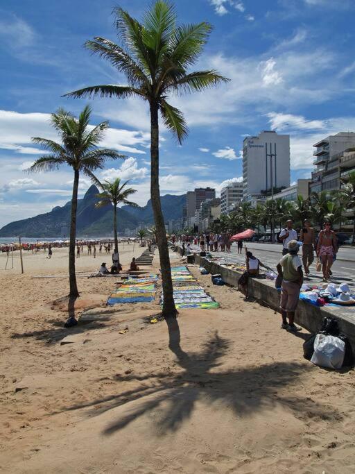 Elegant apt Ipanema by the Beach