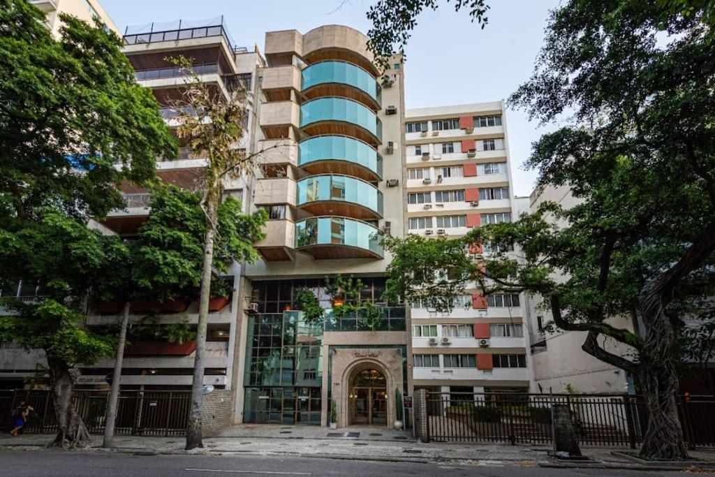 Elegant apt Ipanema by the Beach