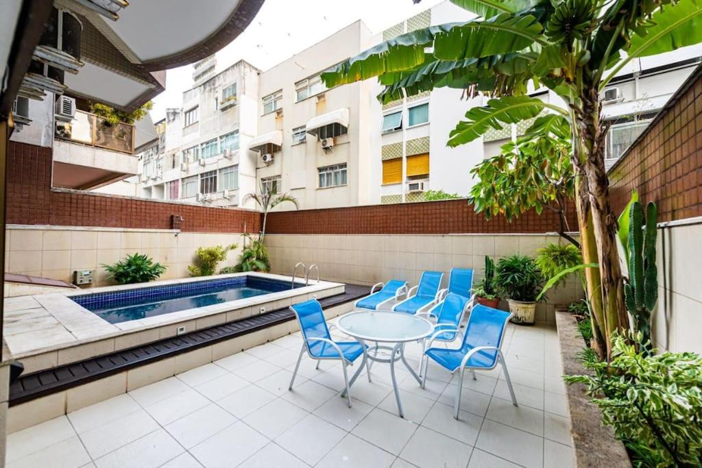 Elegant apt Ipanema by the Beach
