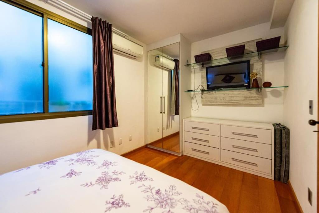 Elegant apt Ipanema by the Beach