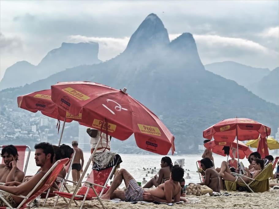 Elegant apt Ipanema by the Beach