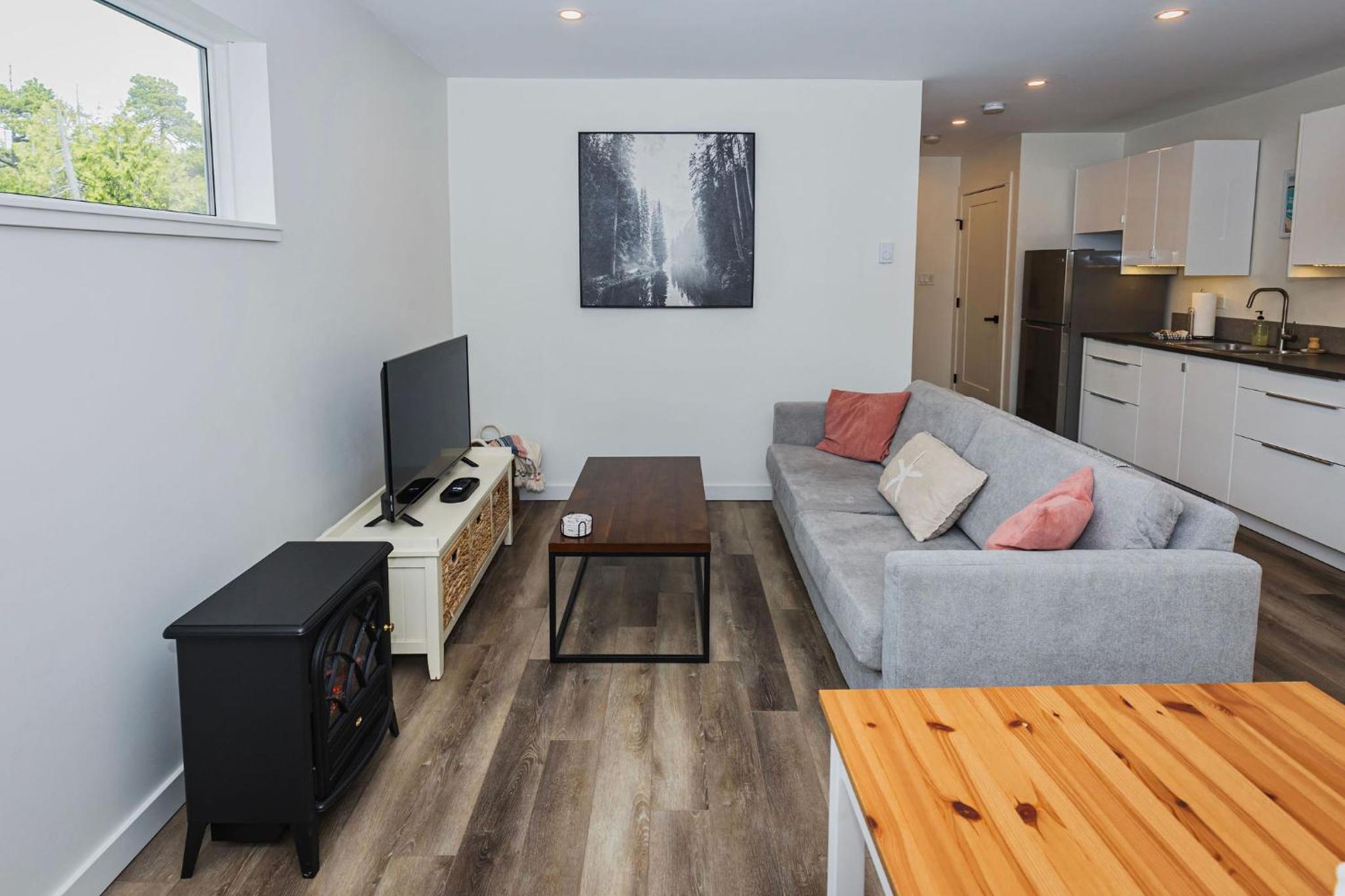 Float West Guest Suite