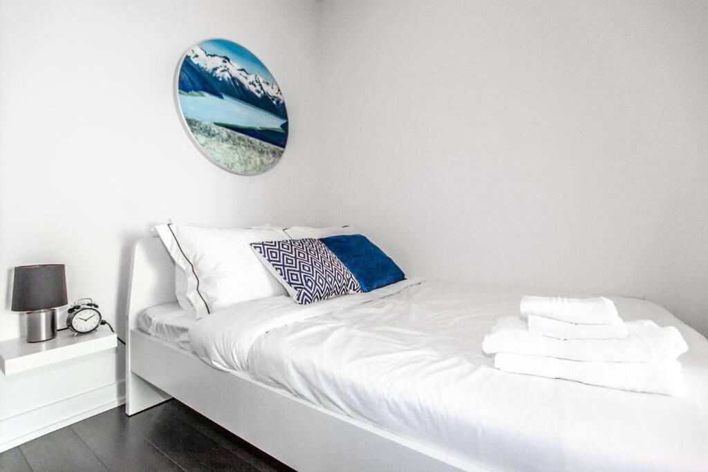Stunning Condo DT Toronto