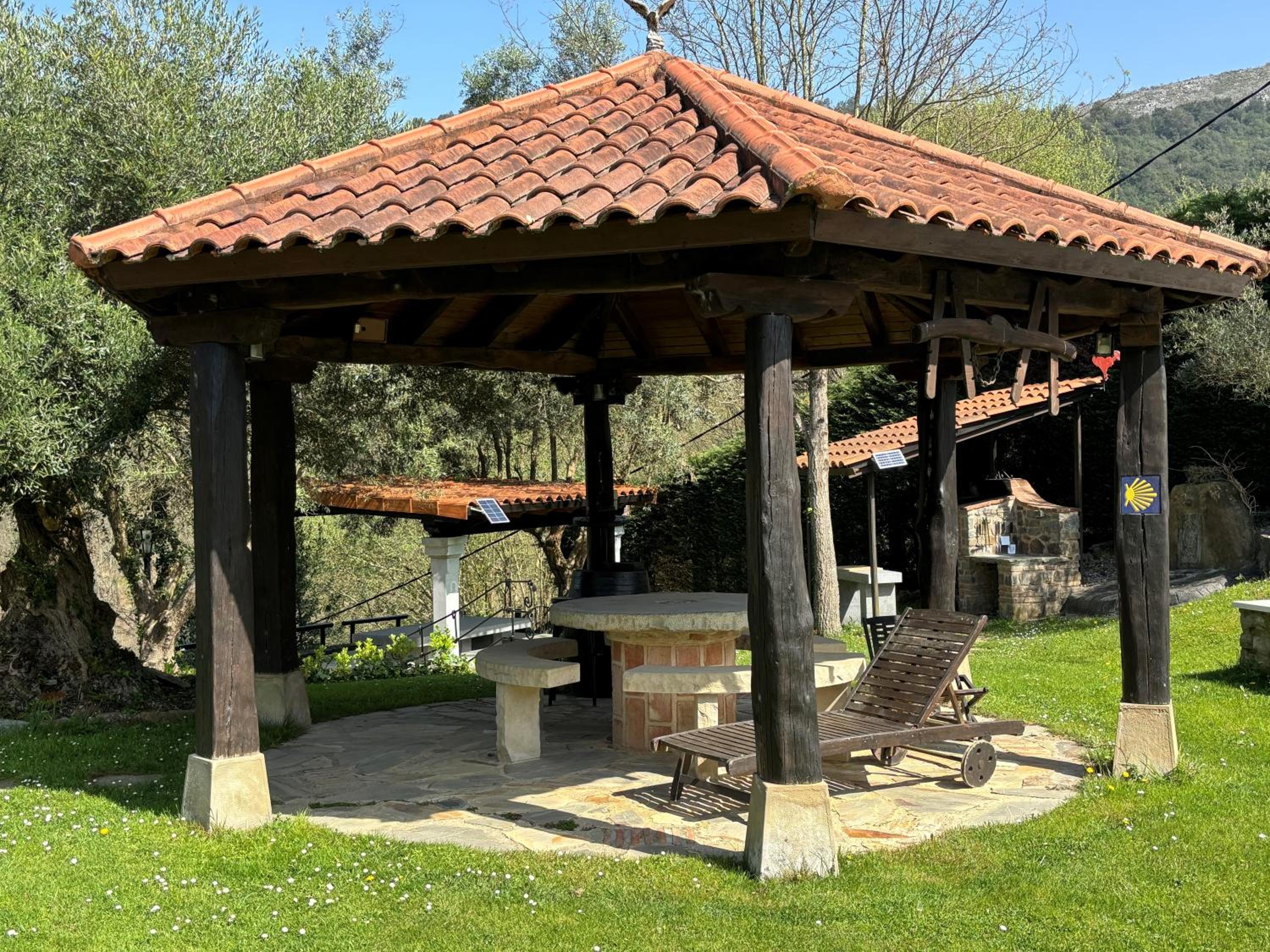 Vivienda turistica jardín con encanto y piscina