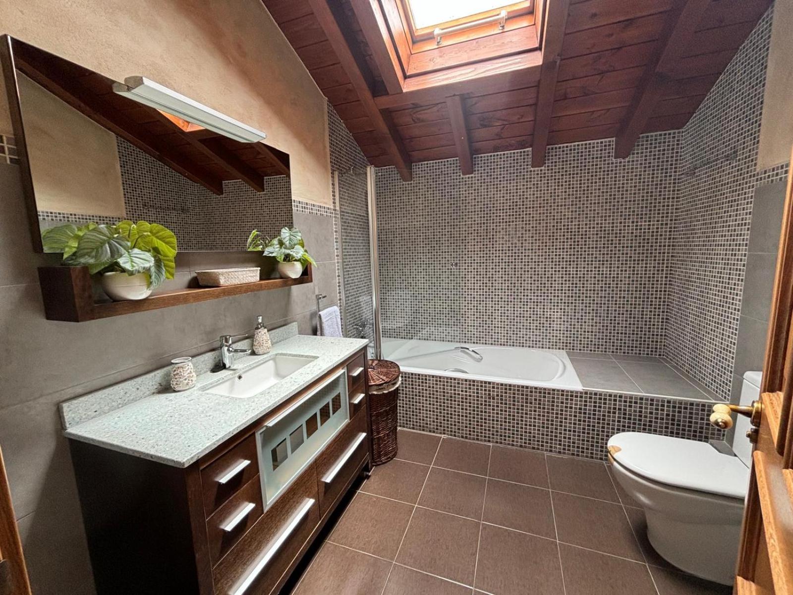 Vivienda turistica jardín con encanto y piscina