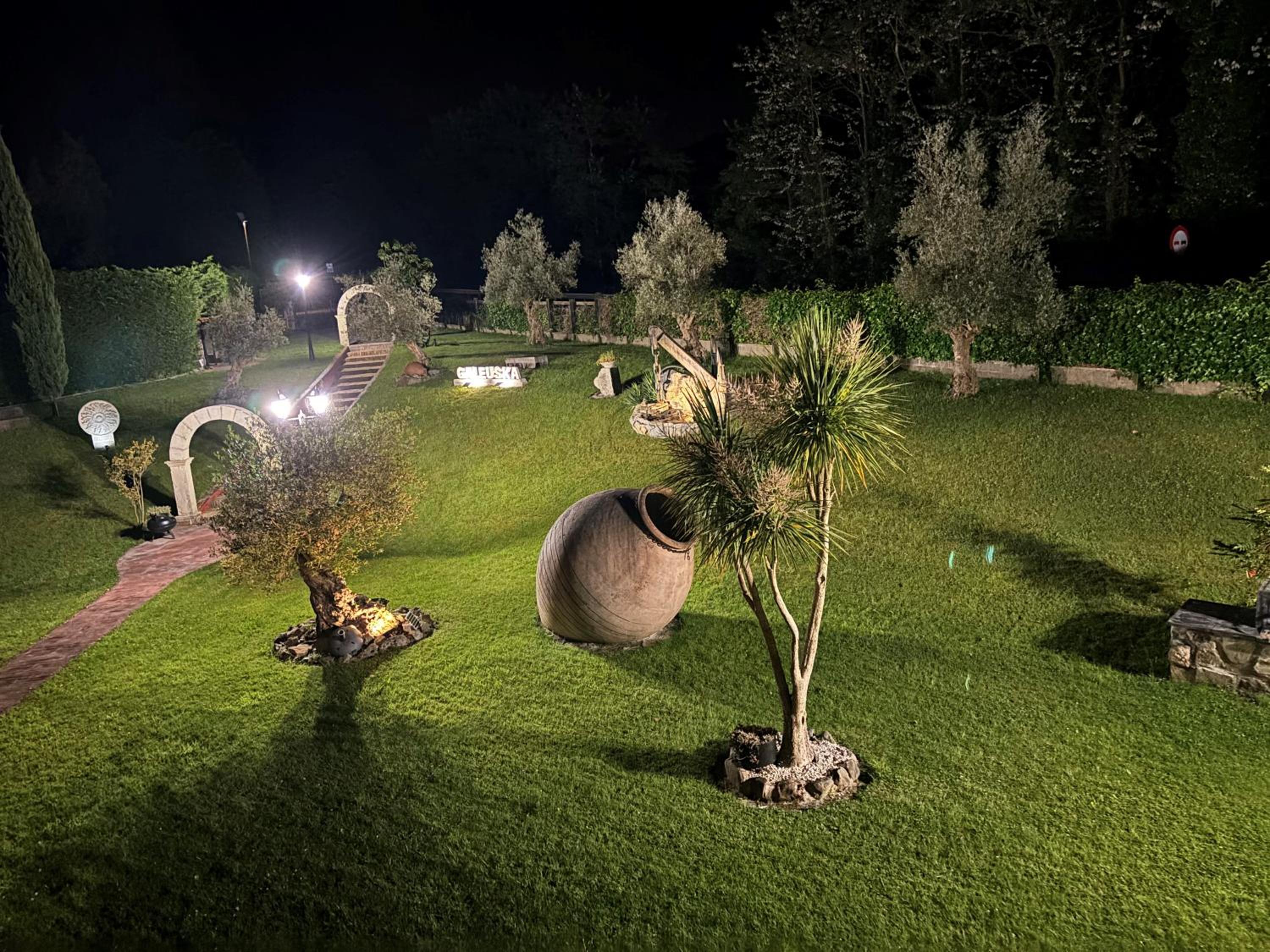 Vivienda turistica jardín con encanto y piscina