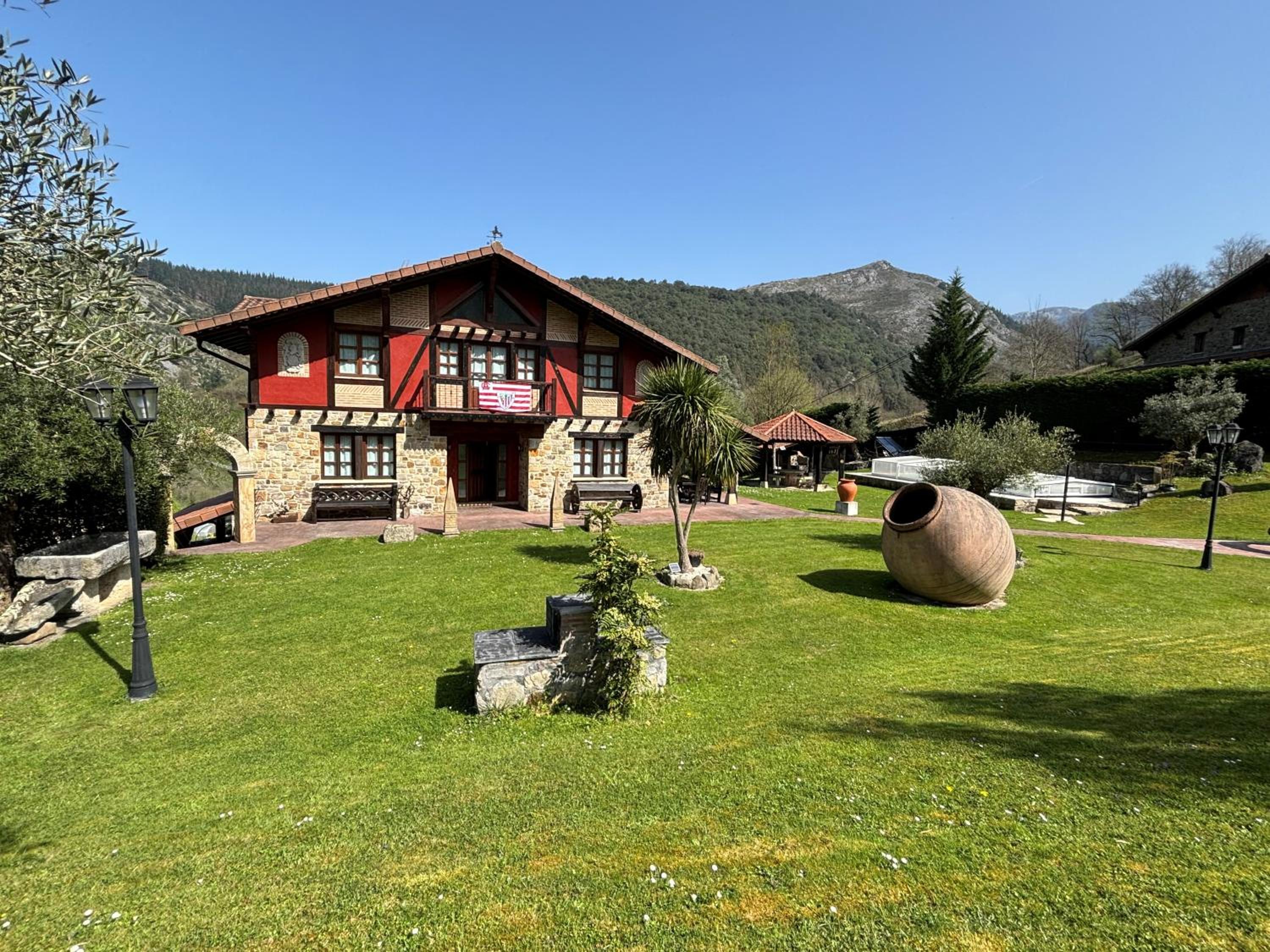 Vivienda turistica jardín con encanto y piscina