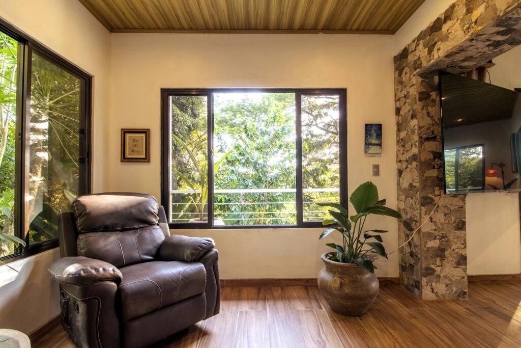 Ocean and Jungle views! AC, Wi-Fi, kitchen