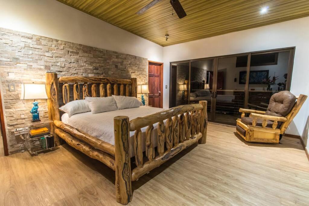 Ocean and Jungle views! AC, Wi-Fi, kitchen