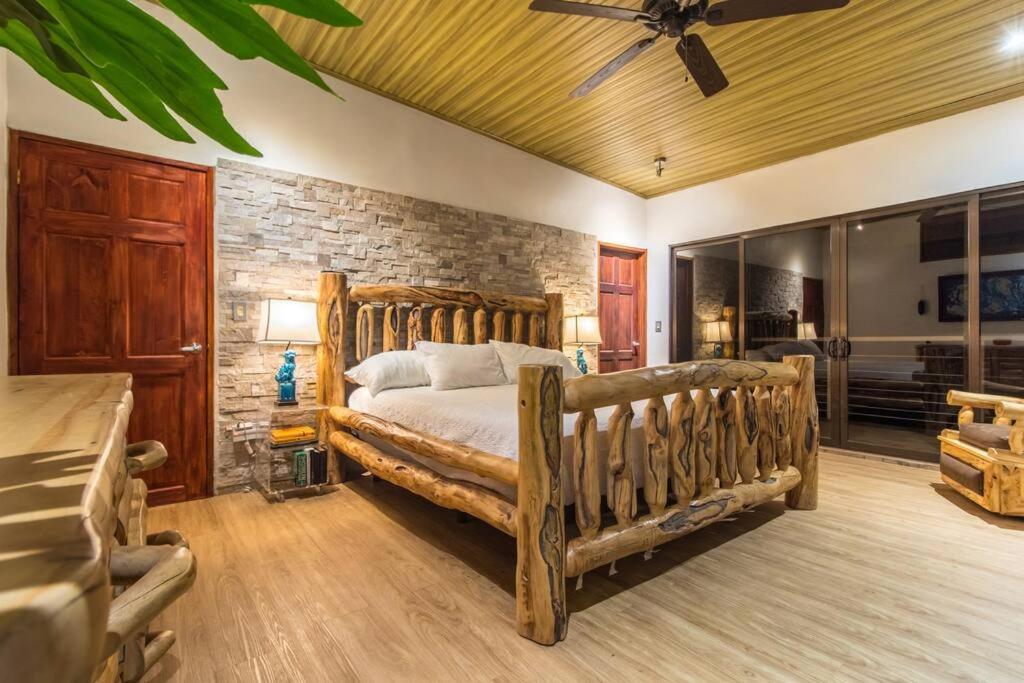 Ocean and Jungle views! AC, Wi-Fi, kitchen