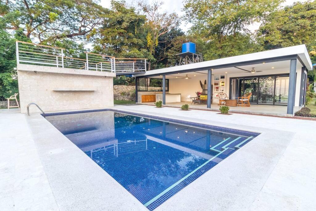 Ocean and Jungle views! AC, Wi-Fi, kitchen