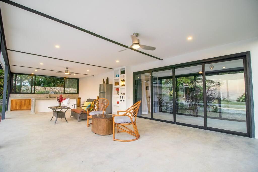 Ocean and Jungle views! AC, Wi-Fi, kitchen