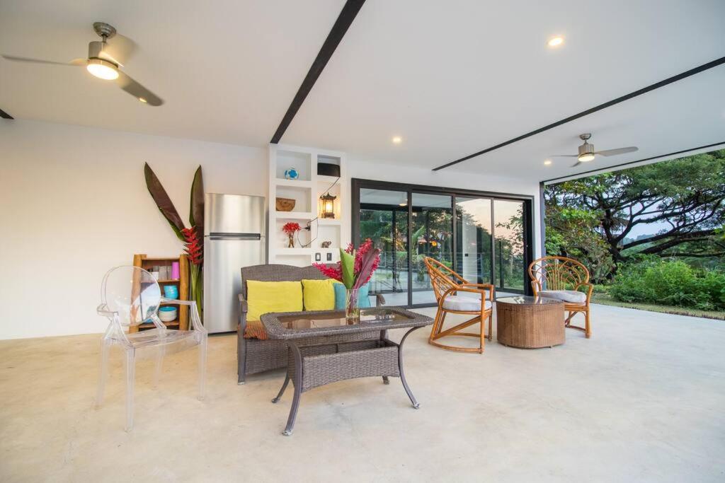 Ocean and Jungle views! AC, Wi-Fi, kitchen