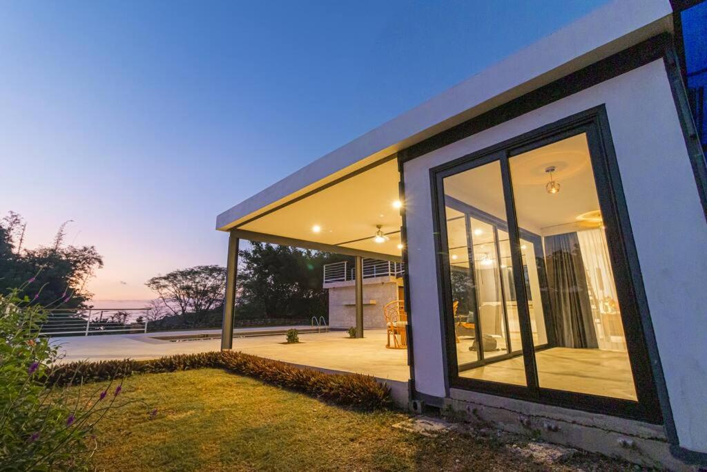 Ocean and Jungle views! AC, Wi-Fi, kitchen