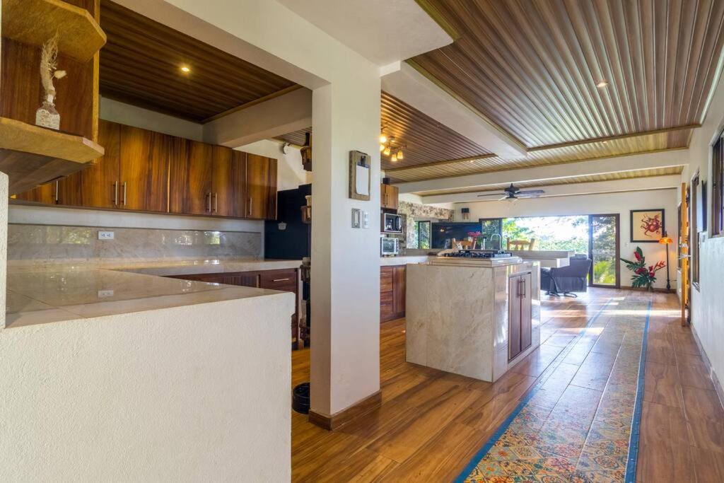 Ocean and Jungle views! AC, Wi-Fi, kitchen
