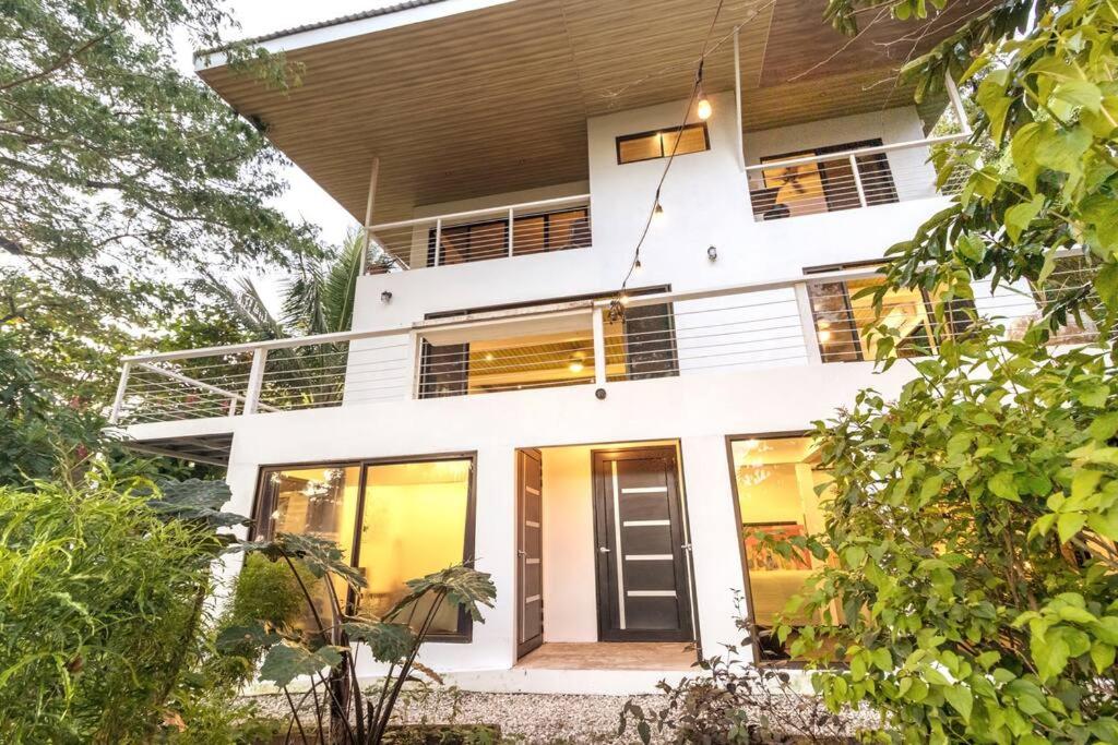 Ocean and Jungle views! AC, Wi-Fi, kitchen