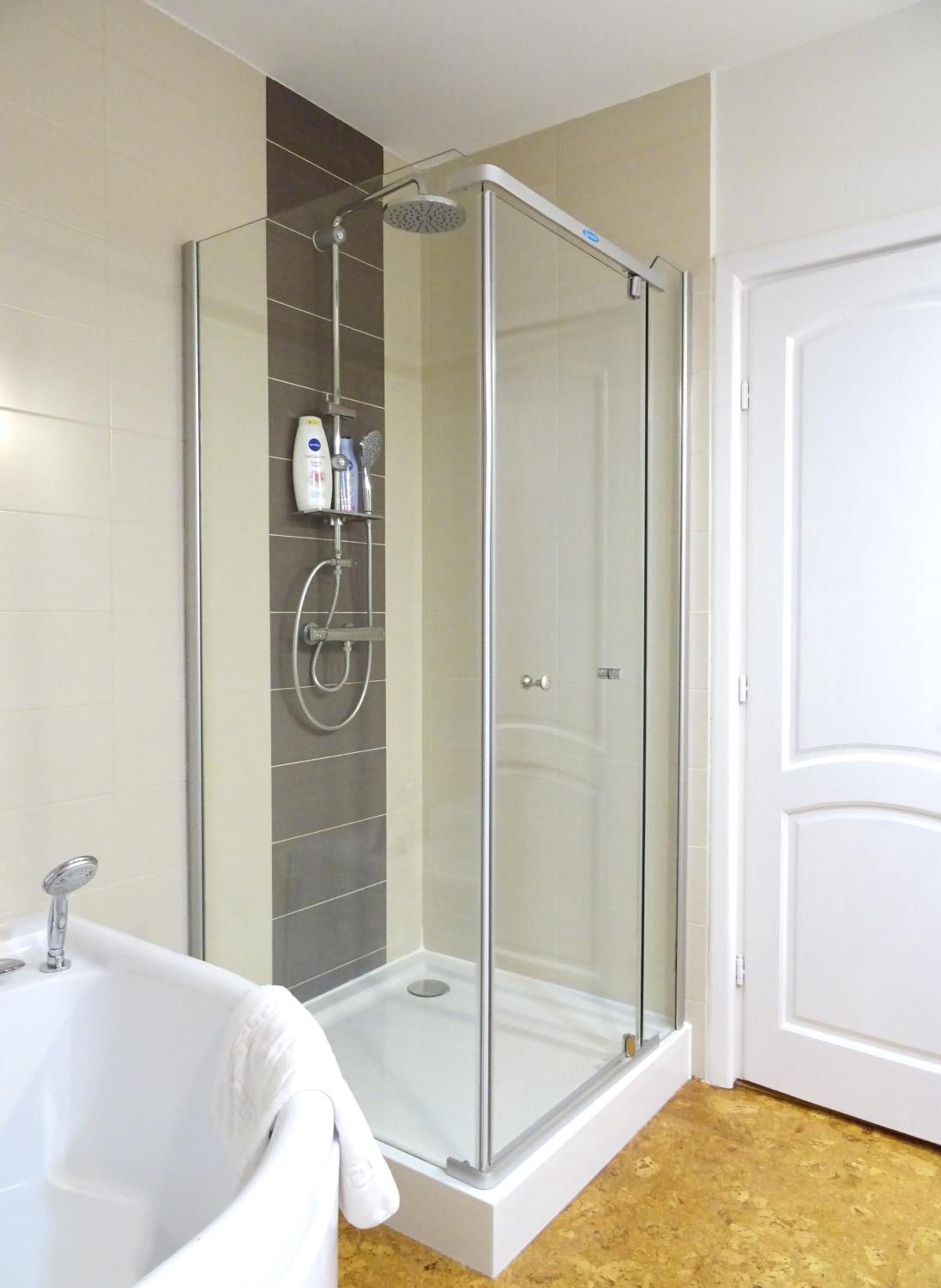 Smart Apartament Premium Tei - 110 mp, 4 Camere, Jacuzzi & Living Generos, Cameră Copii, Piatra Neamț