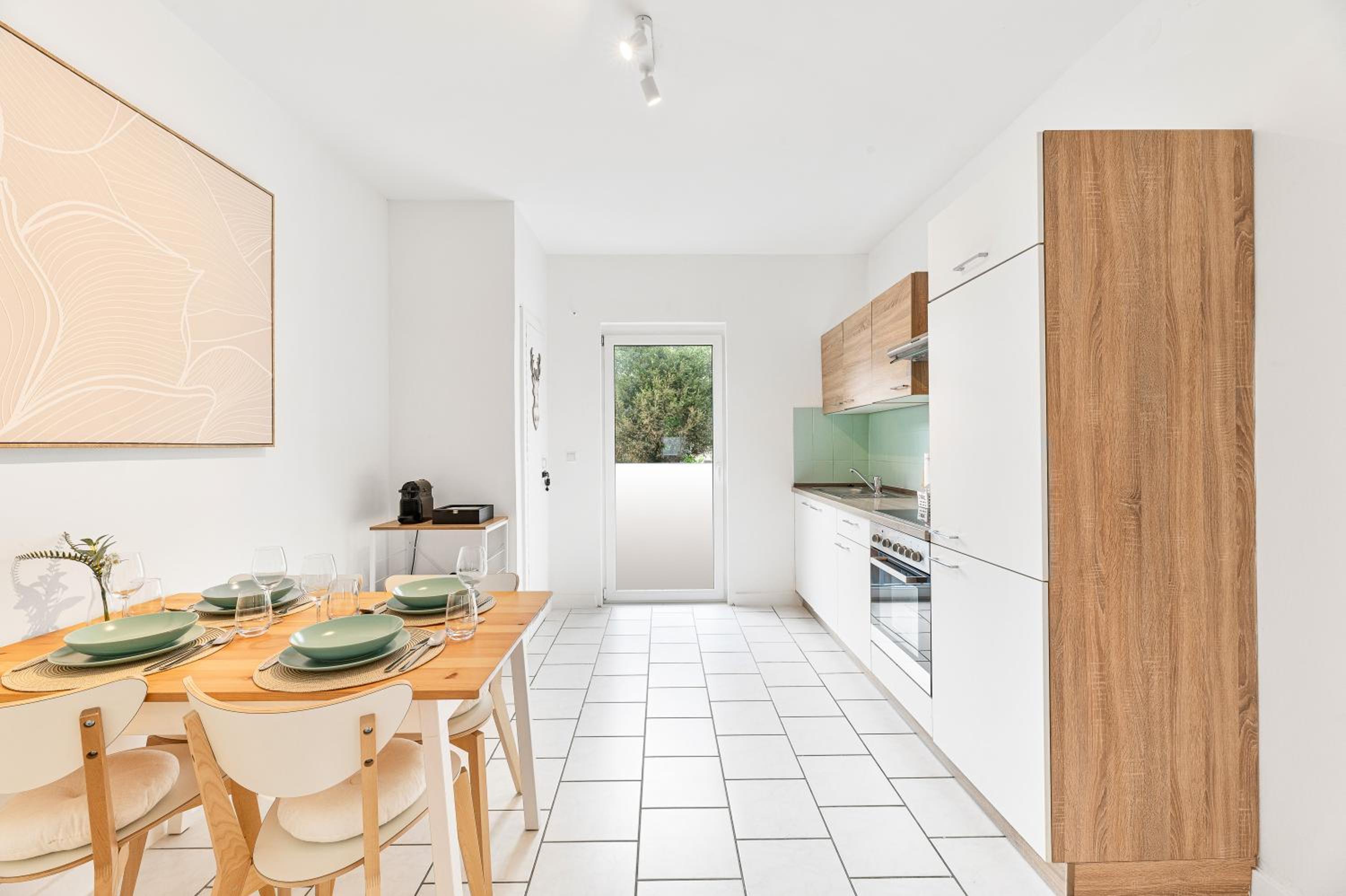 Zentrale Lage, zwei Schlafzimmer, Waschmaschine
