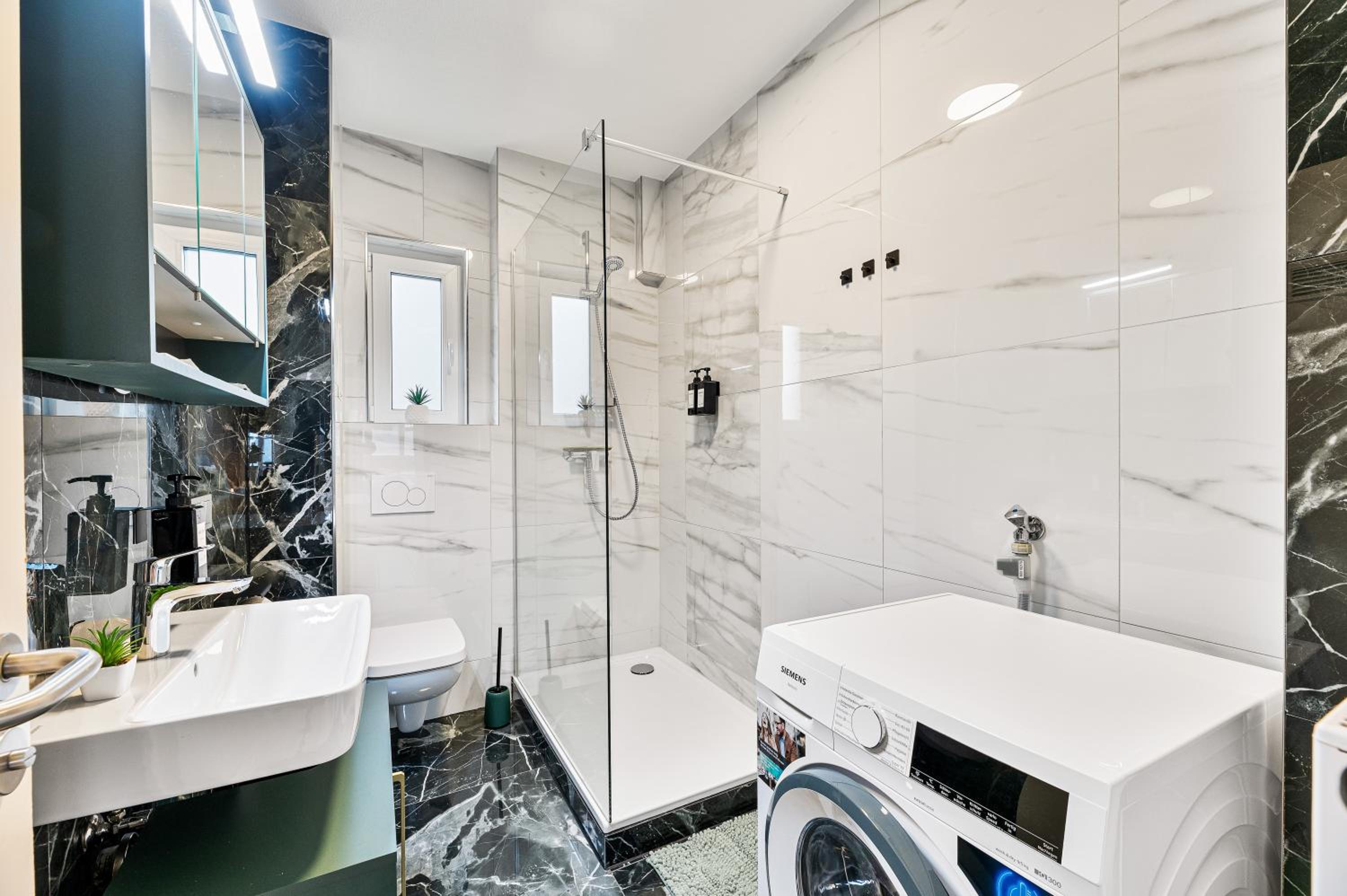 Zentrale Lage, zwei Schlafzimmer, Waschmaschine