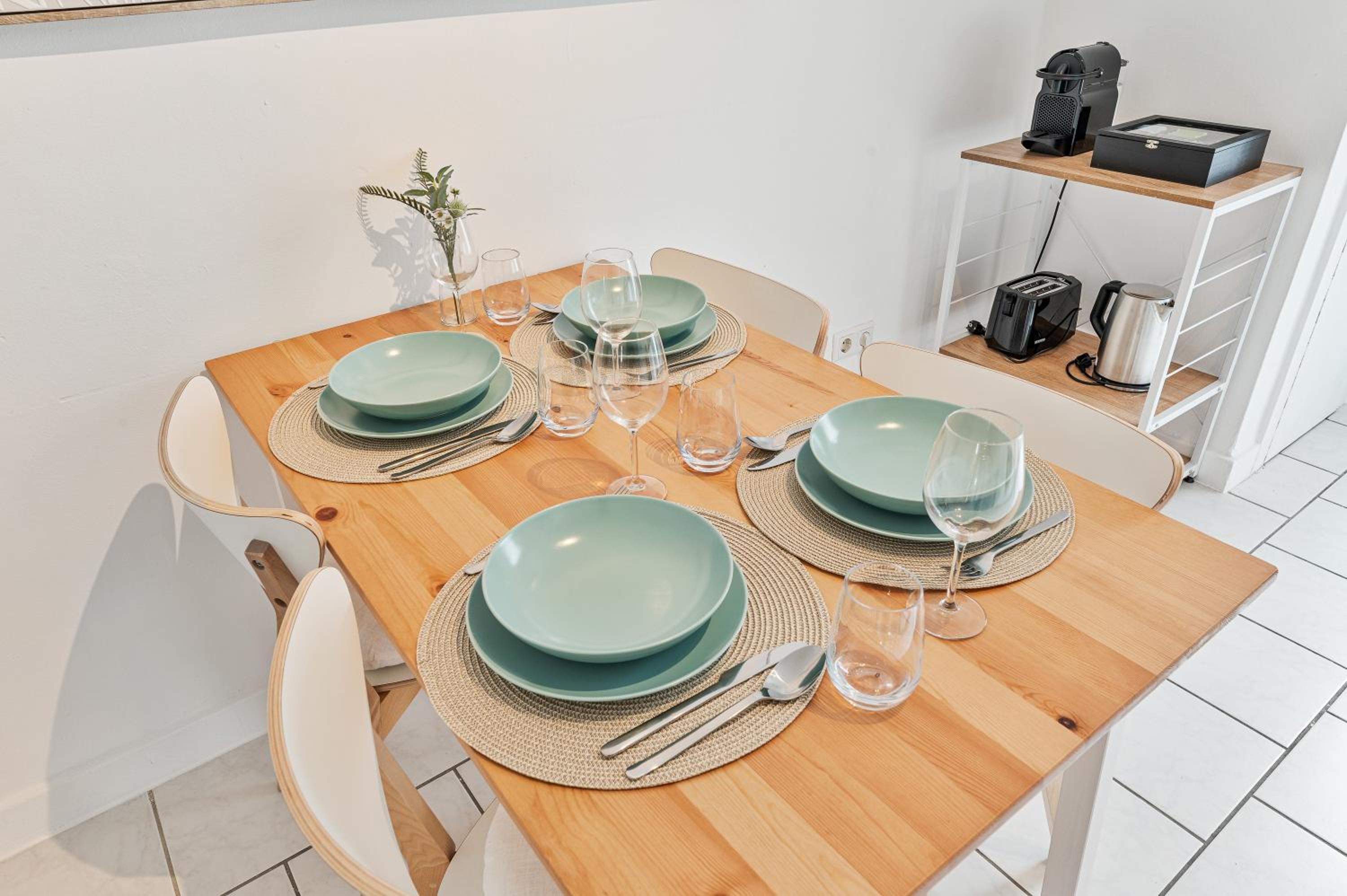 Zentrale Lage, zwei Schlafzimmer, Waschmaschine