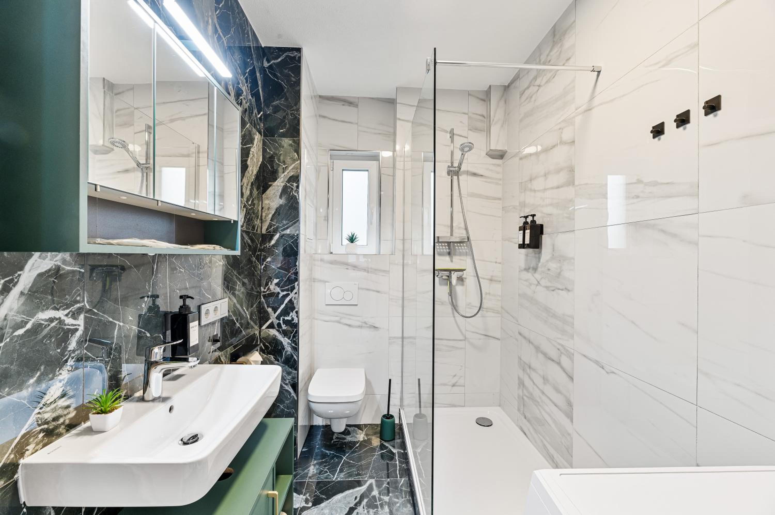 Zentrale Lage, zwei Schlafzimmer, Waschmaschine