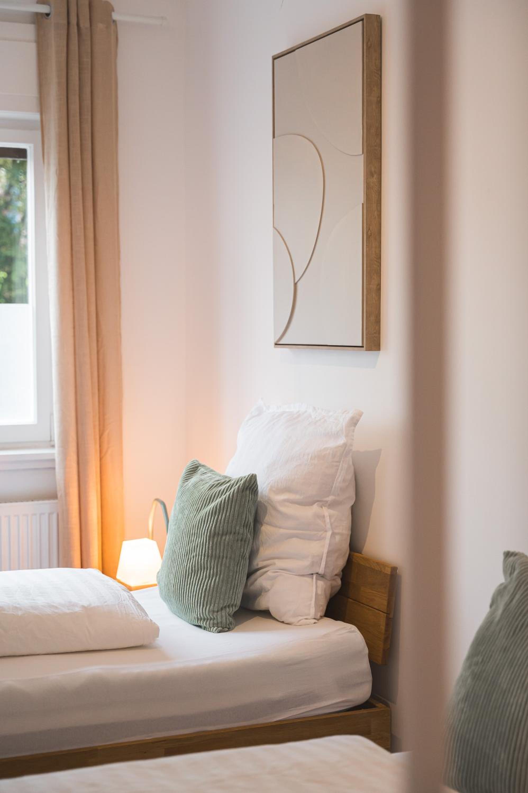 Zentrale Lage, zwei Schlafzimmer, Waschmaschine
