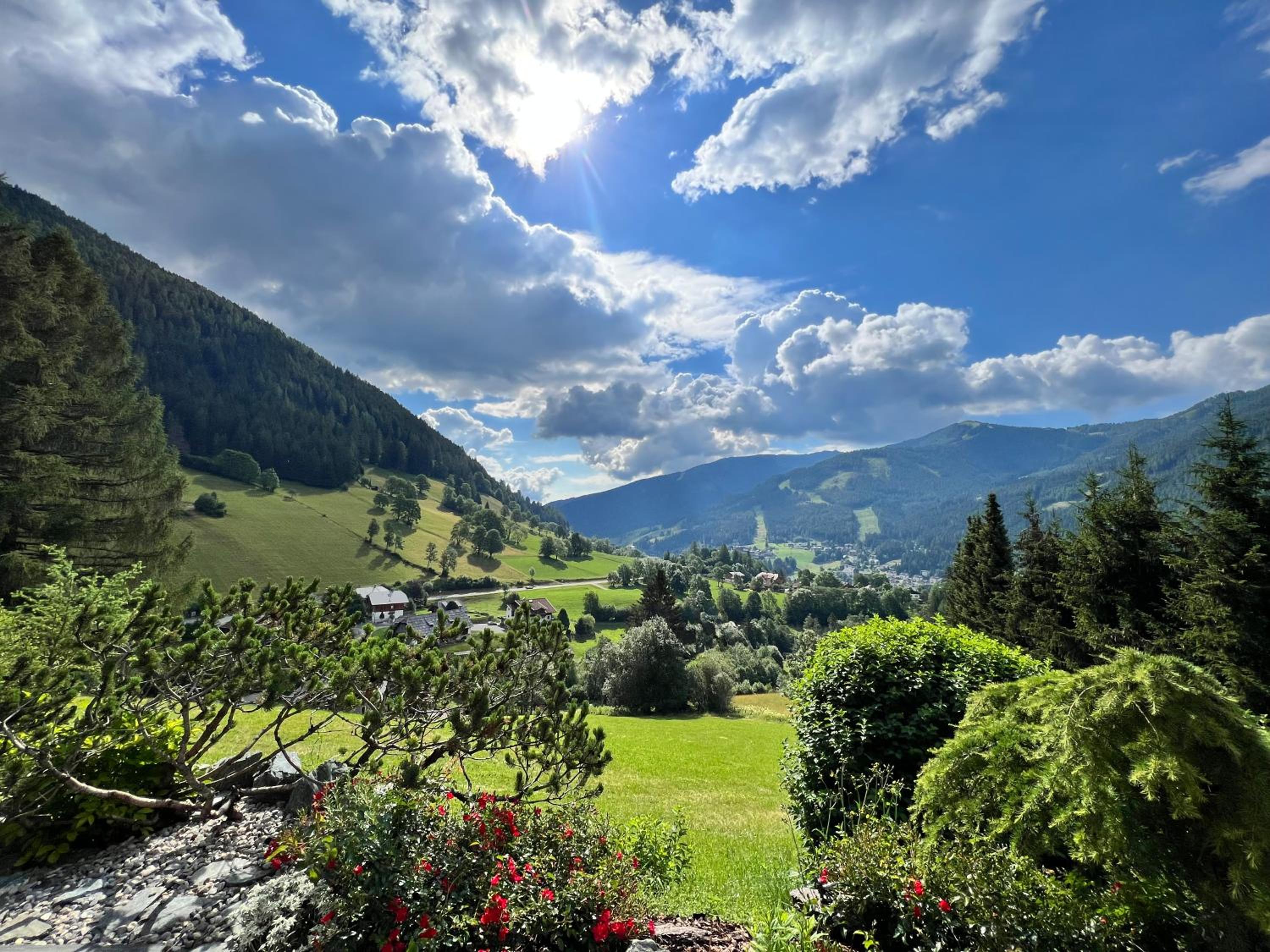 Pension & Appartements Ronacherhof -Mountain Hideaway Slopeside