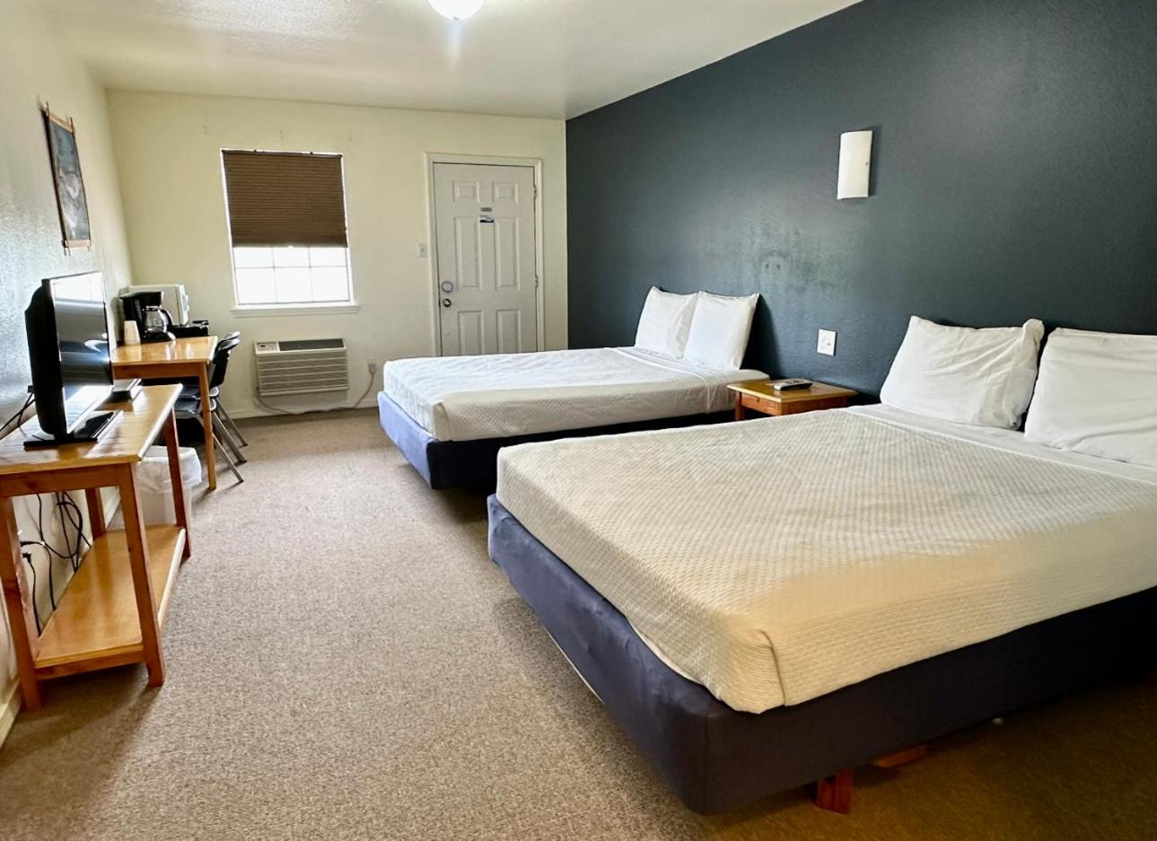 Lakeside Motel, Cabins and RV view 5