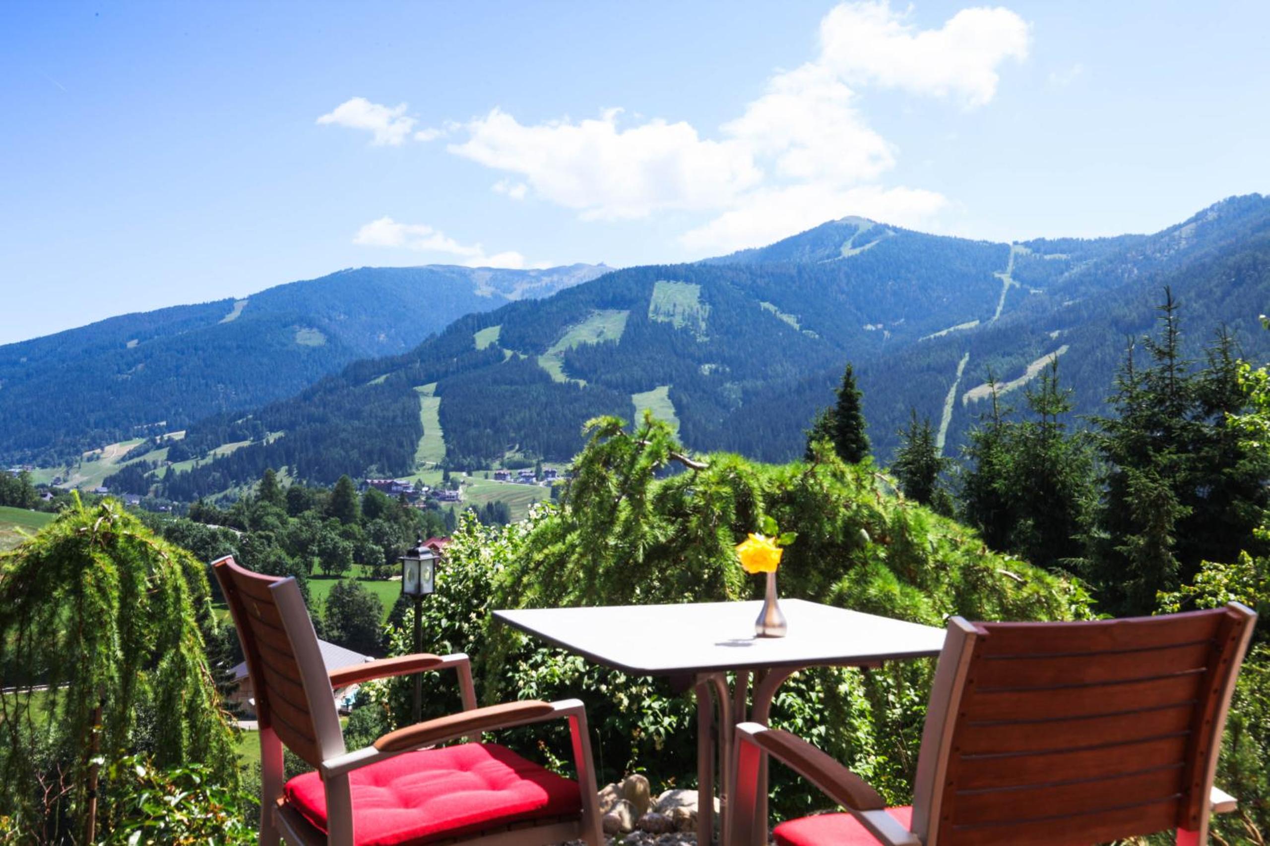 Pension & Appartements Ronacherhof -Mountain Hideaway Slopeside
