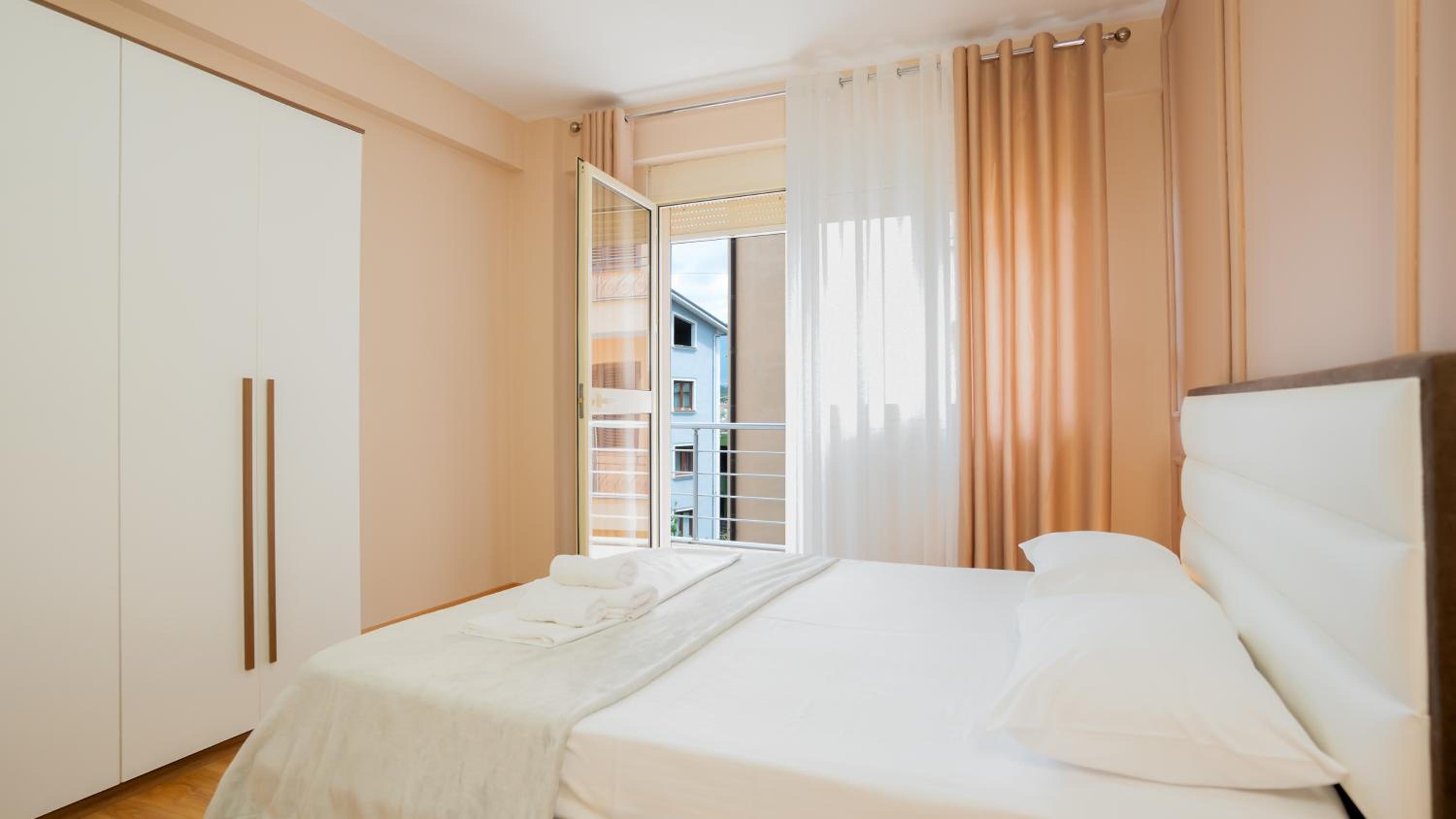 Urban Gem Apt - Tirana