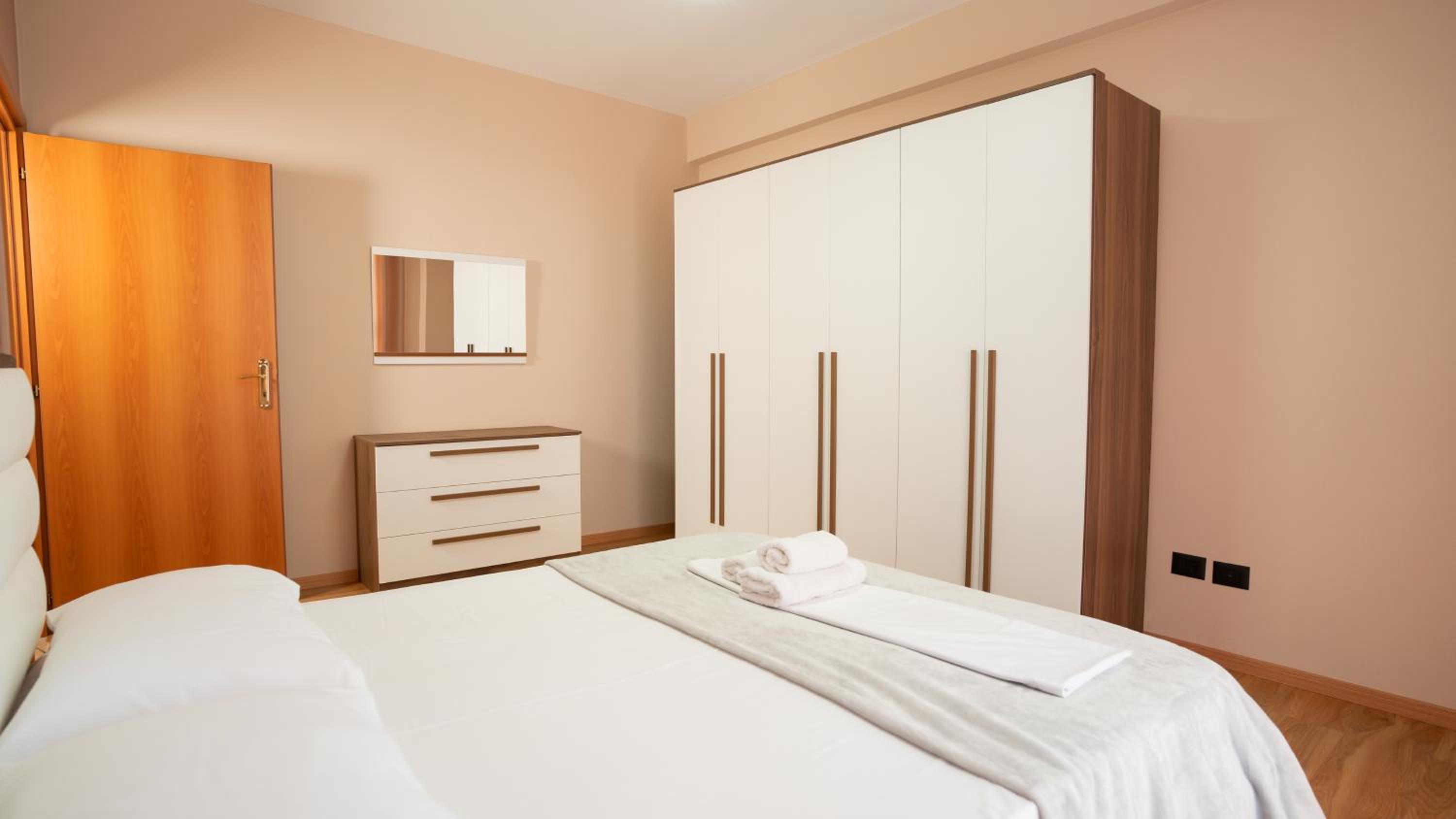 Urban Gem Apt - Tirana