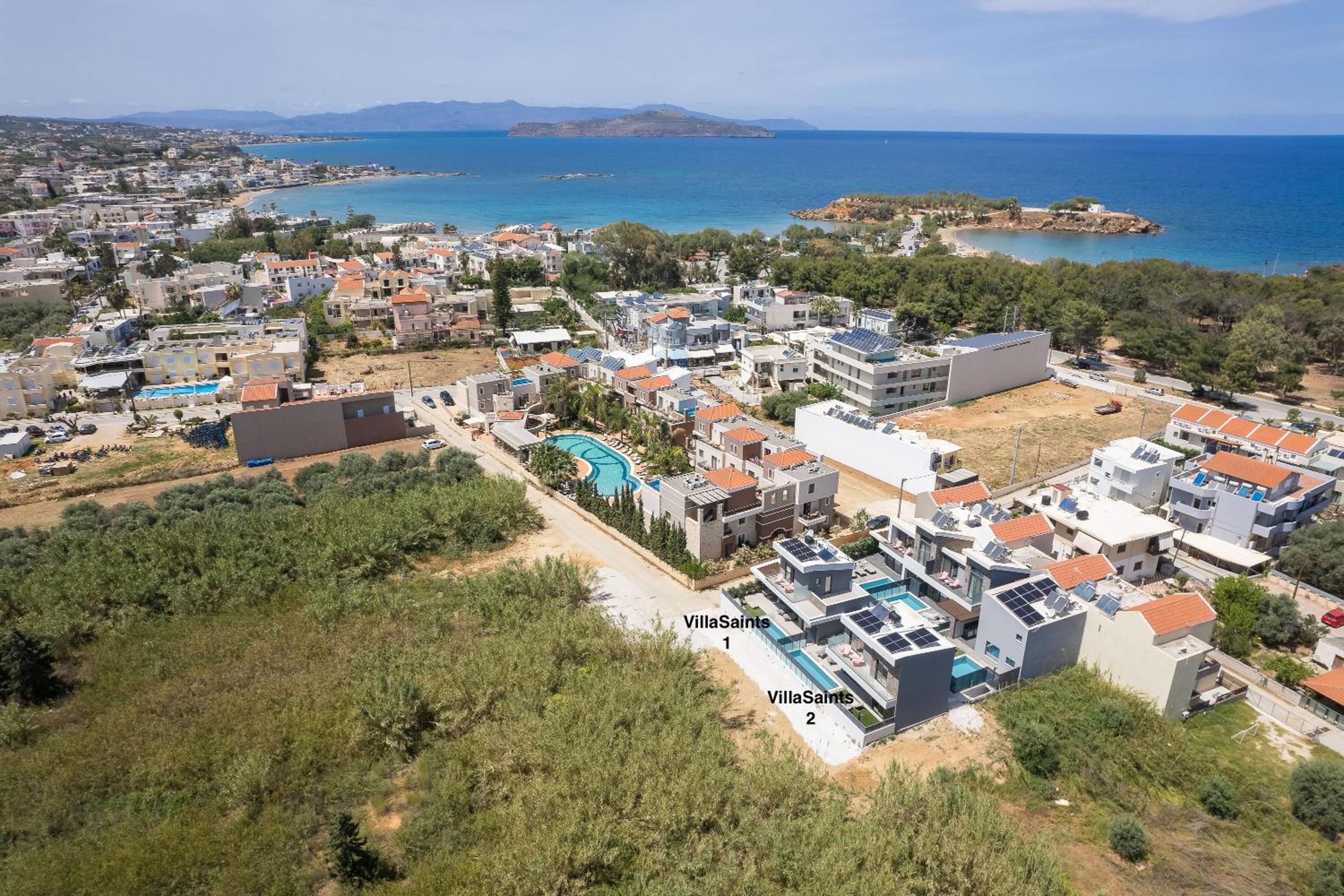 VillaSaints I Private Pool Villas, Walk to Beach, BBQ