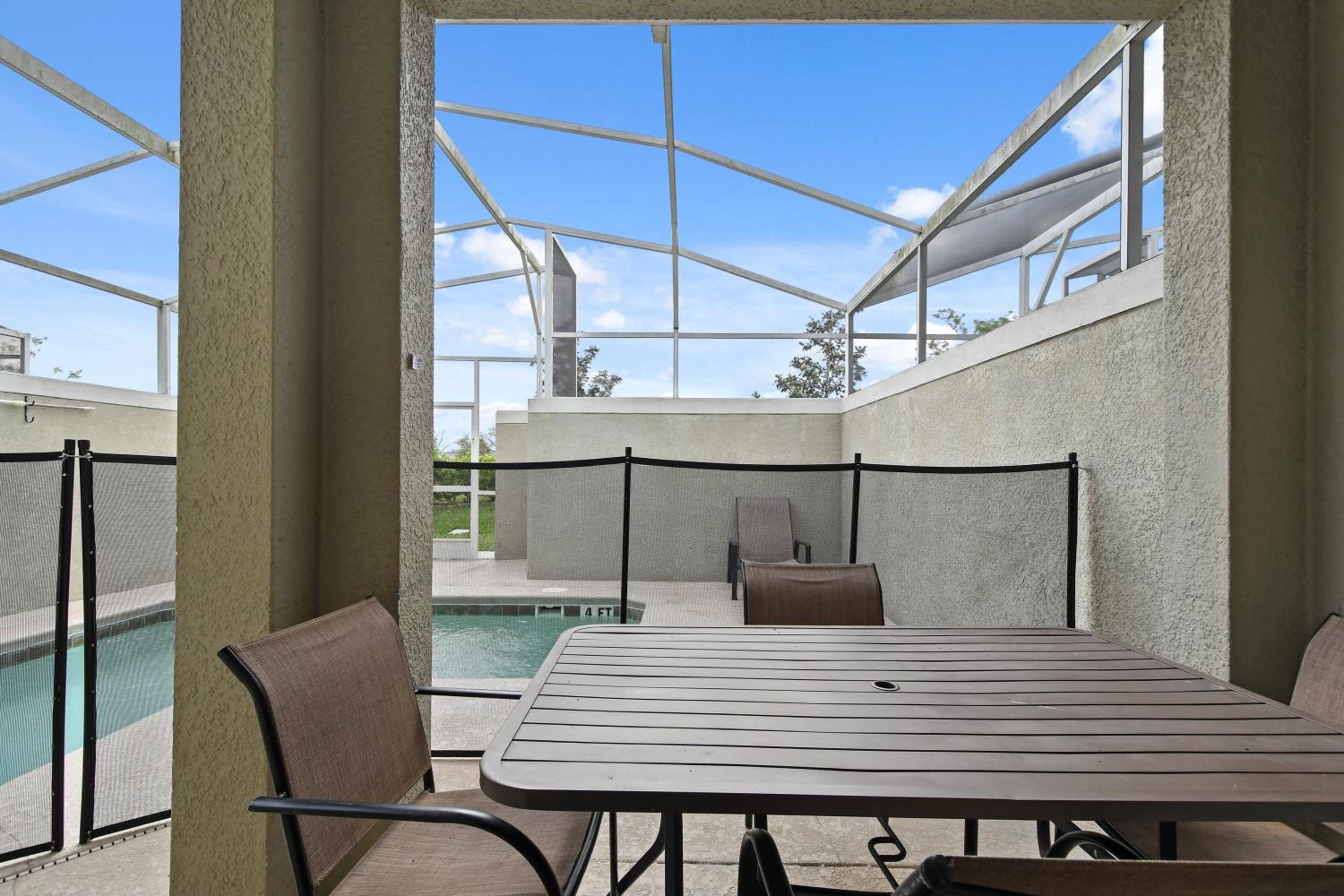 5BR Champions Gate w/ Private Pool - Near Disney