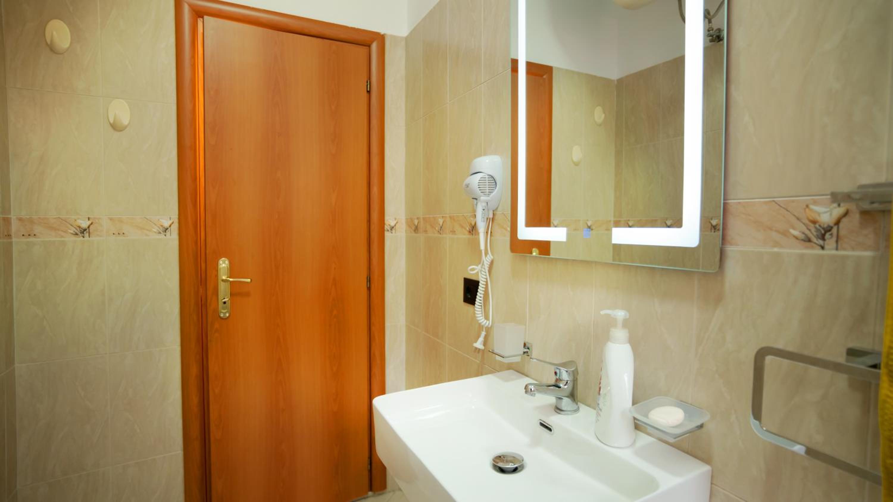 Urban Gem Apt - Tirana
