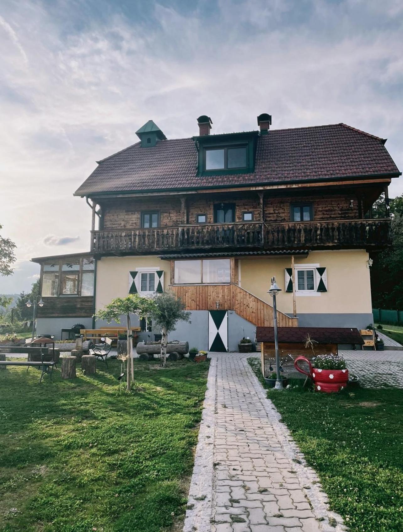 Uriges Bauernhaus mit Blick auf Graz view 2