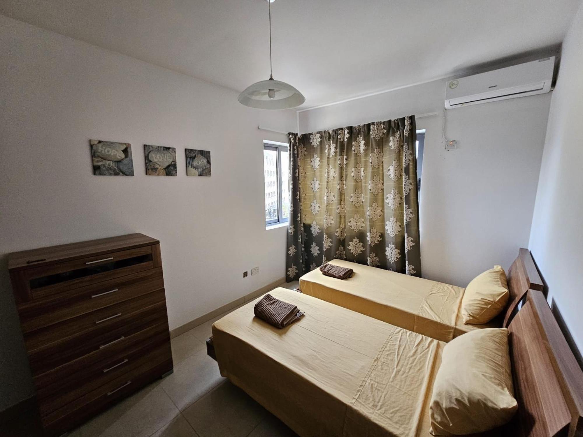 Modern Central Apartment E9 photo 4