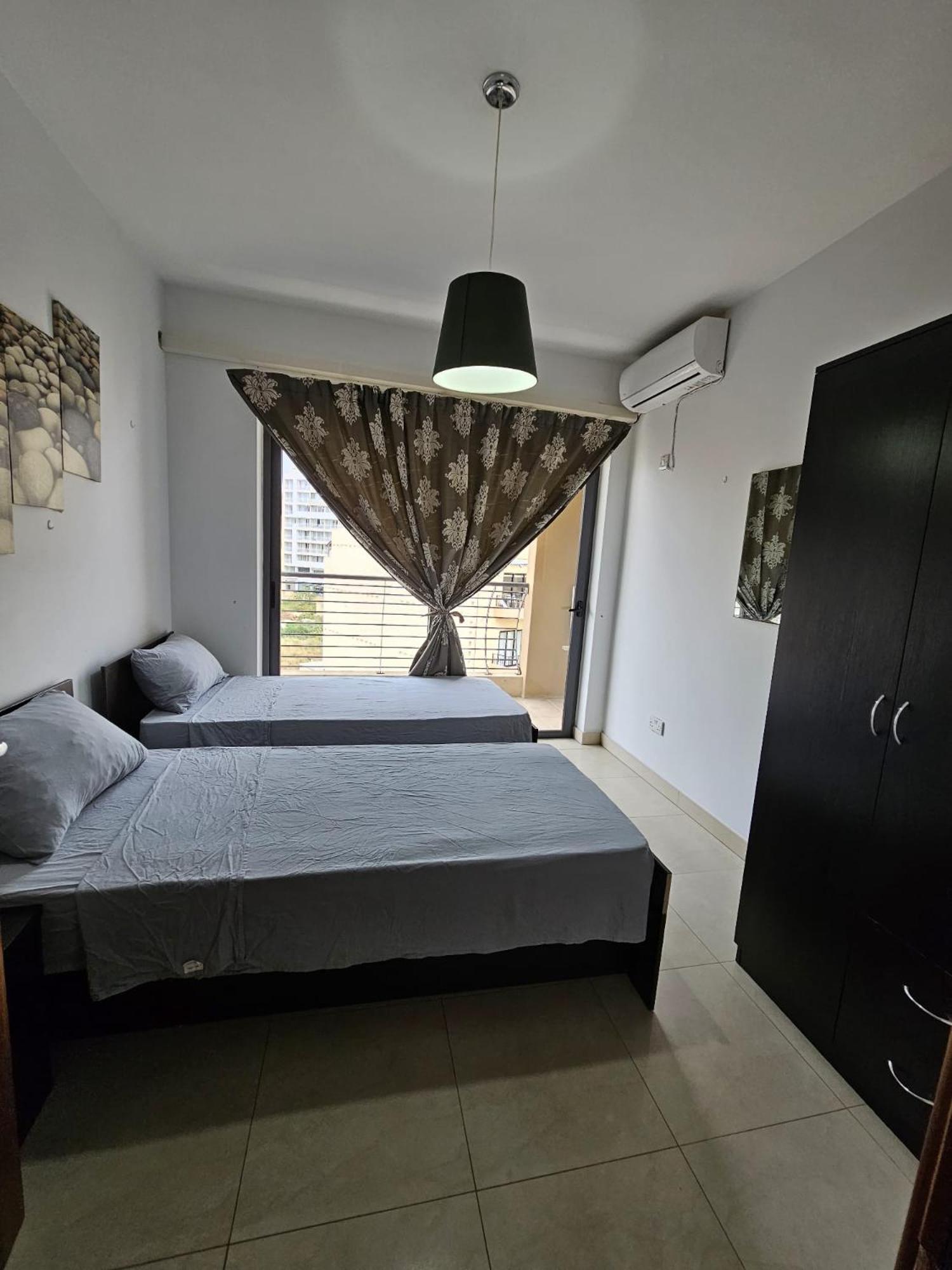 Modern Central Apartment E9 photo 3
