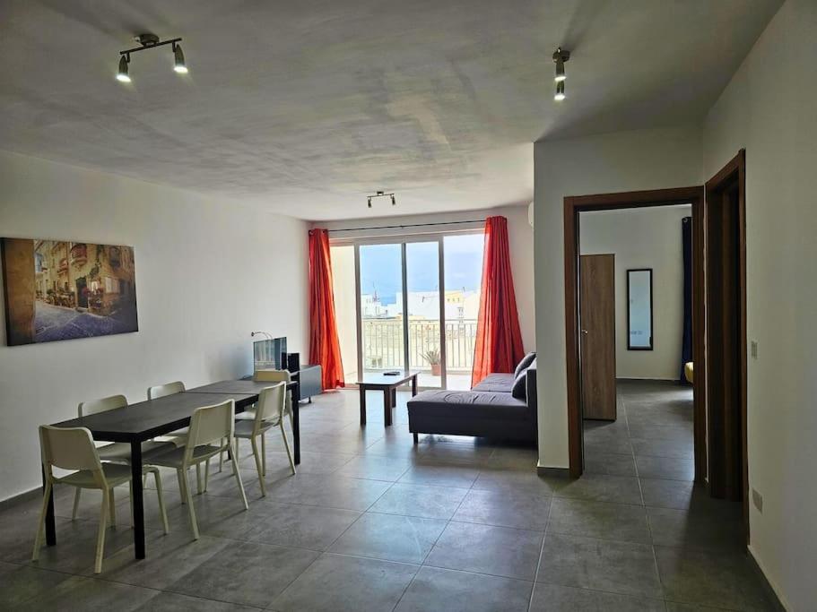 3 Bedroom Central Apartment St Pauls Bay photo 2