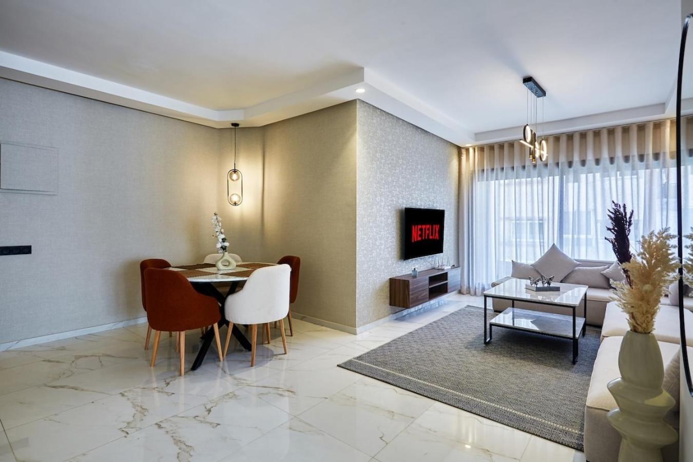 Your Home Away from Home 2 Bed Flat With Parking photo 2
