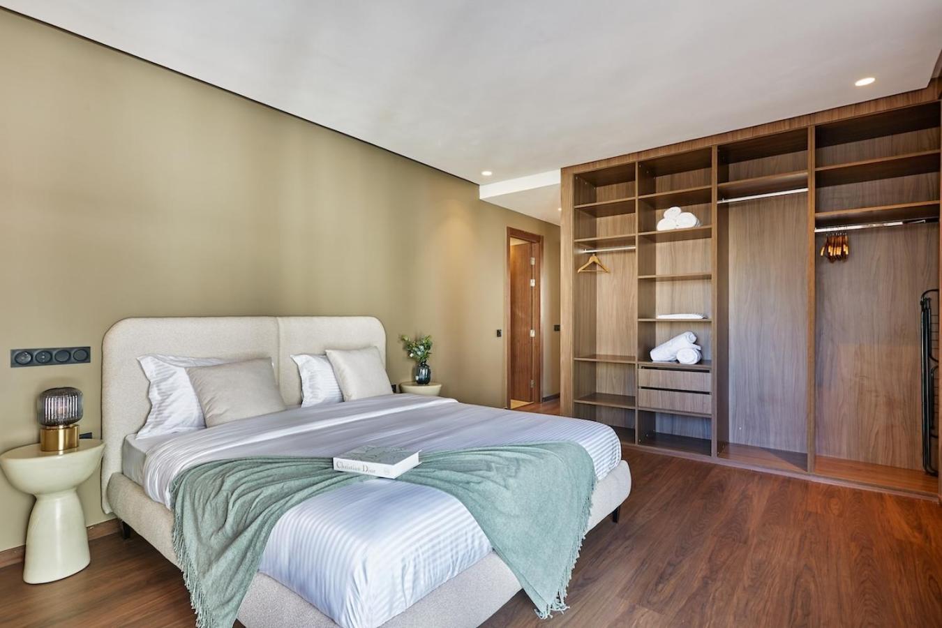 Your Home Away from Home 2 Bed Flat With Parking photo 4