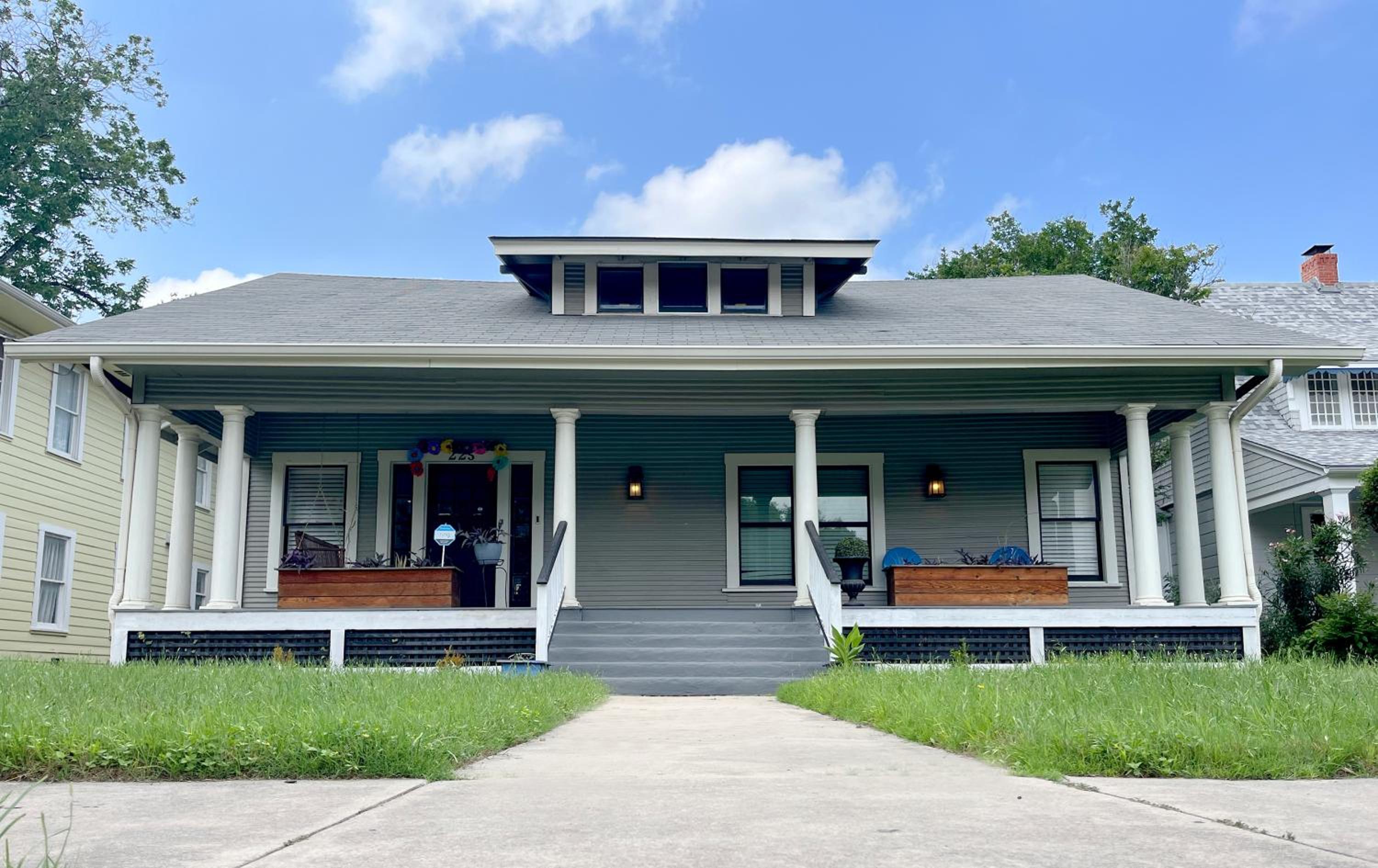 Historic 7BR Luxury with hot tub in the heart of town view 3