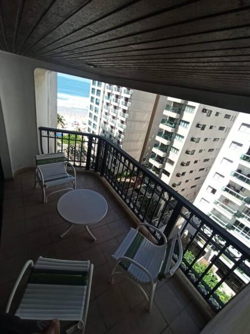 Apto 3 suítes 08 pessoas em Pitangueiras Guarujá