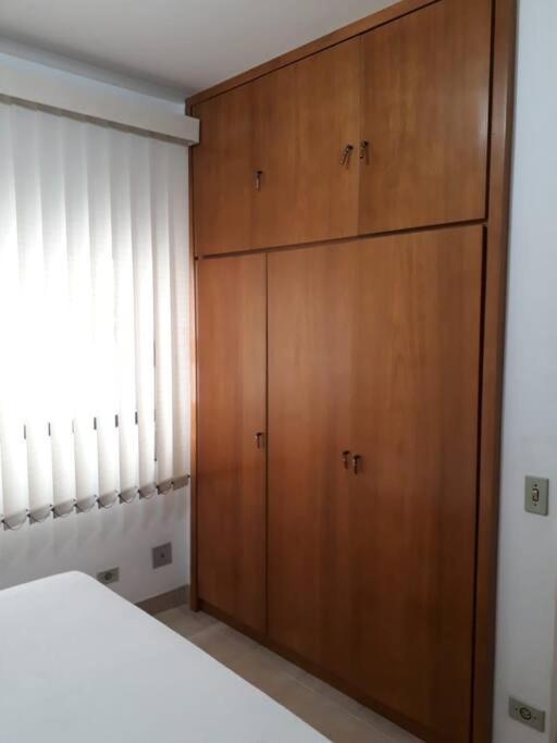 Apto 3 suítes 08 pessoas em Pitangueiras Guarujá