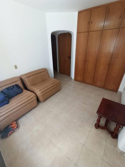 Apto 3 suítes 08 pessoas em Pitangueiras Guarujá
