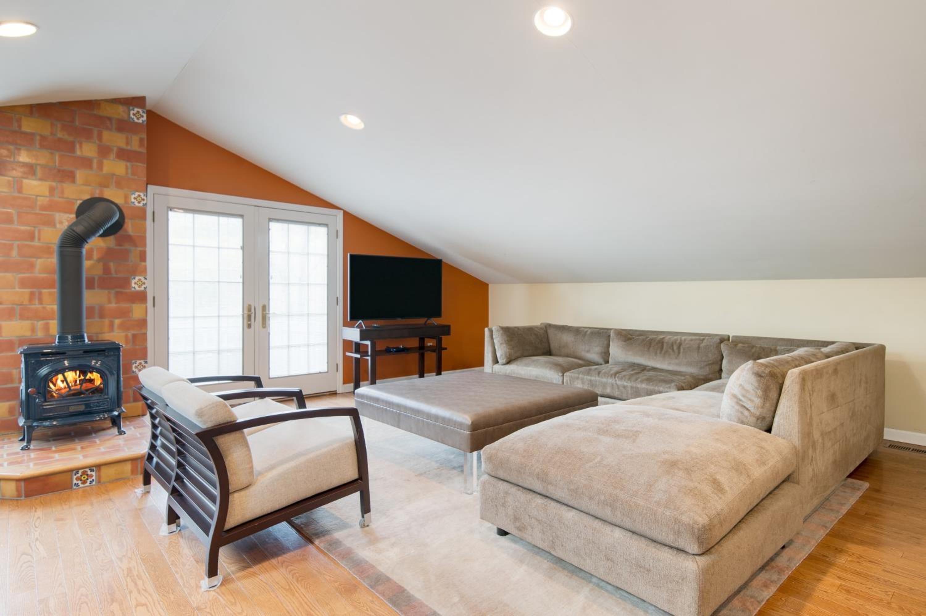 Secluded Estate • Optional Guest House Pond Playroom Gym Theater Sunny Pond by AvantStay