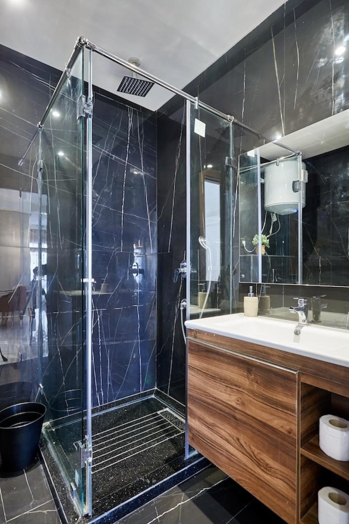 Your Home Away from Home 2 Bed Flat With Parking