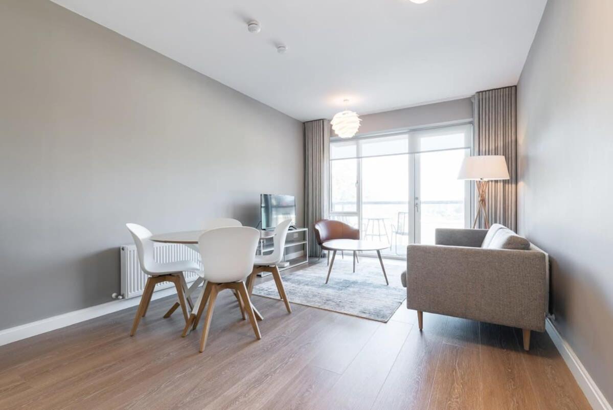 Woodward Square One by Dublin At Home