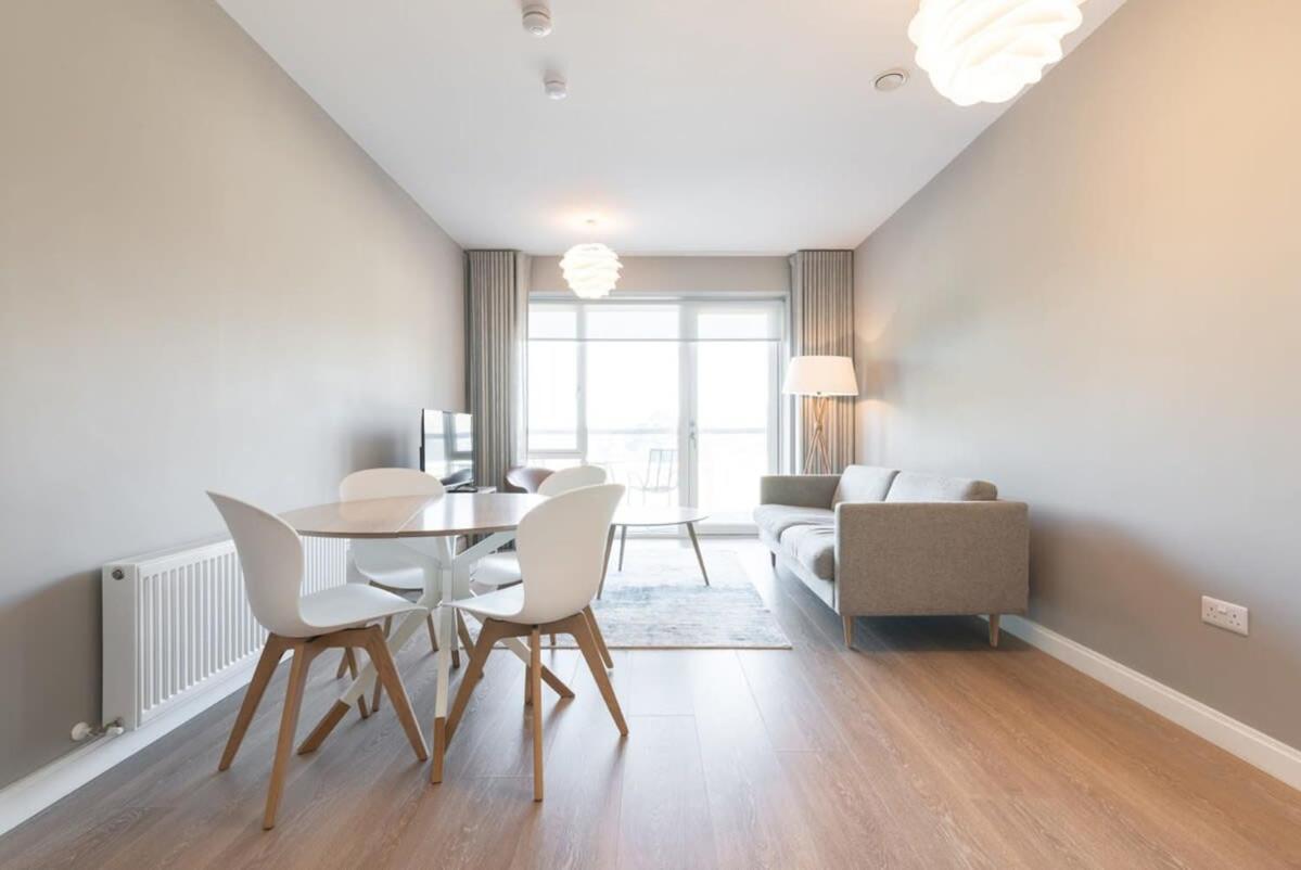 Woodward Square One by Dublin At Home